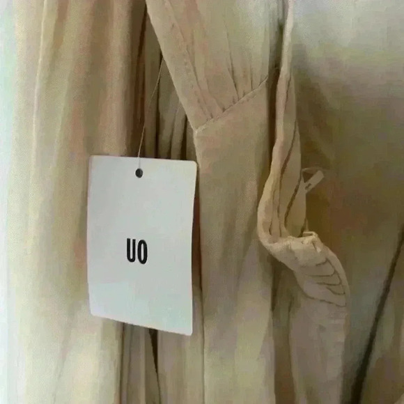 NWT Tan romper with a criss crossed open back - Picture 14 of 16